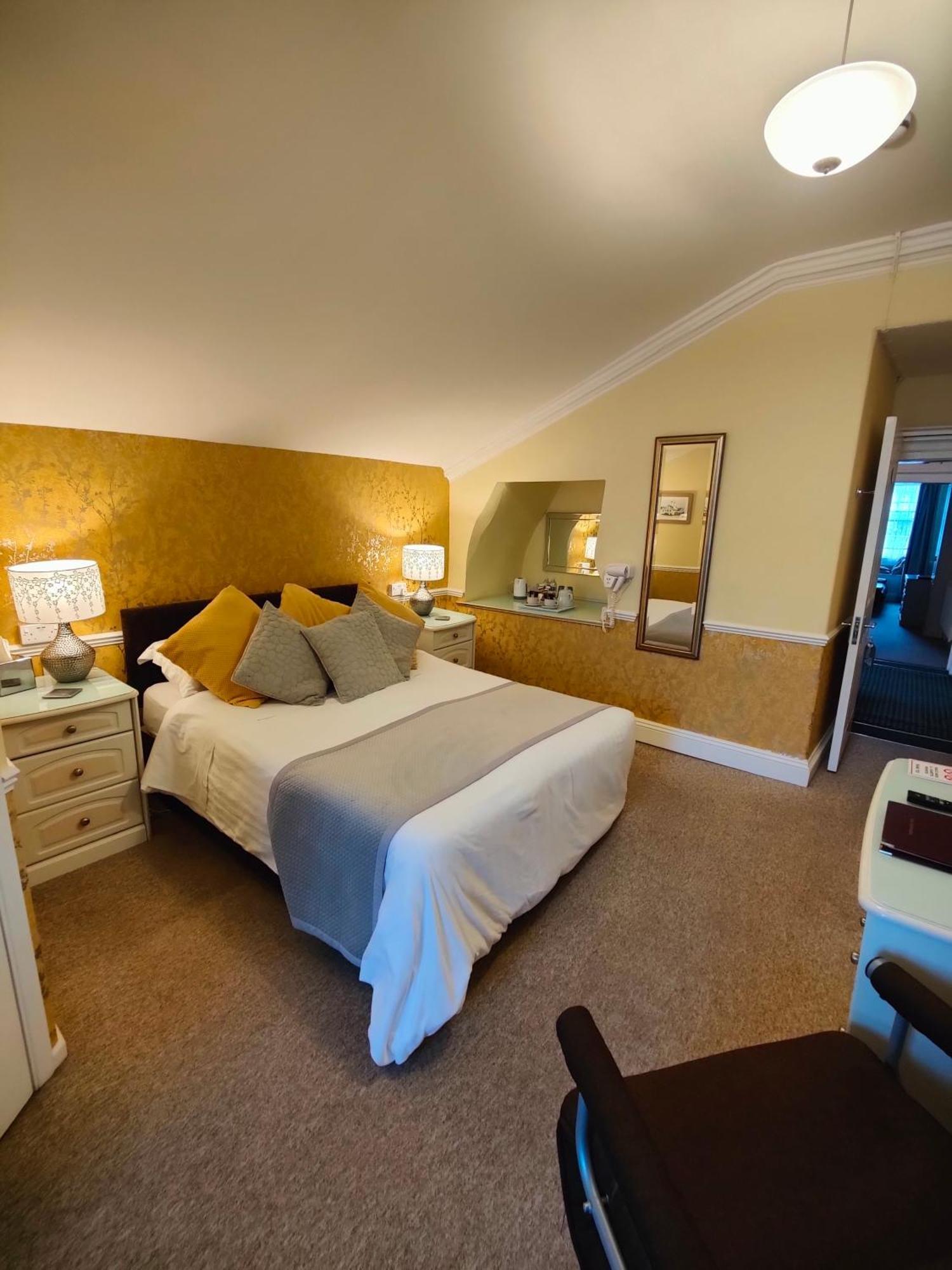 The Pack O' Cards Hotel Combe Martin Exterior photo
