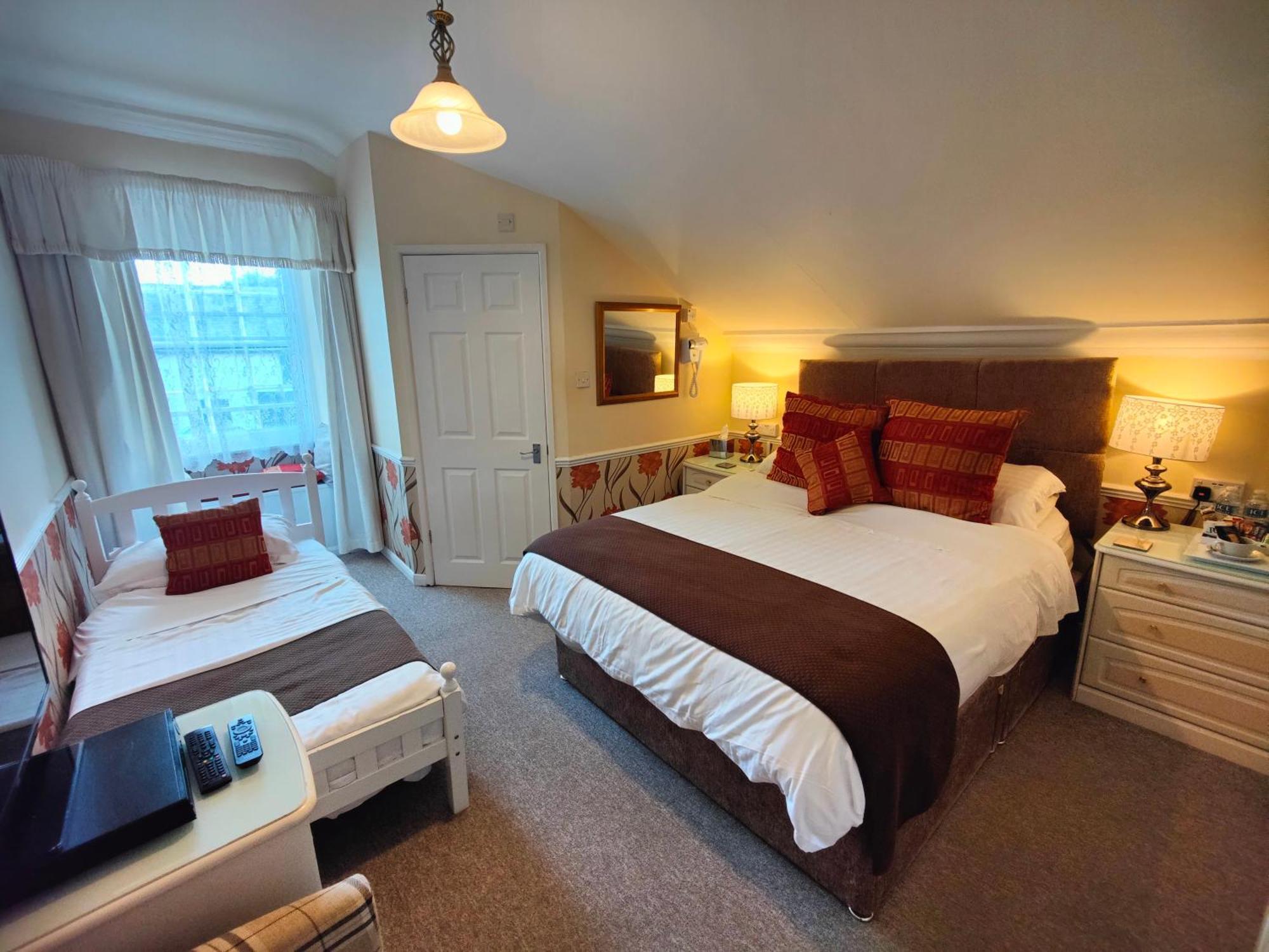 The Pack O' Cards Hotel Combe Martin Exterior photo