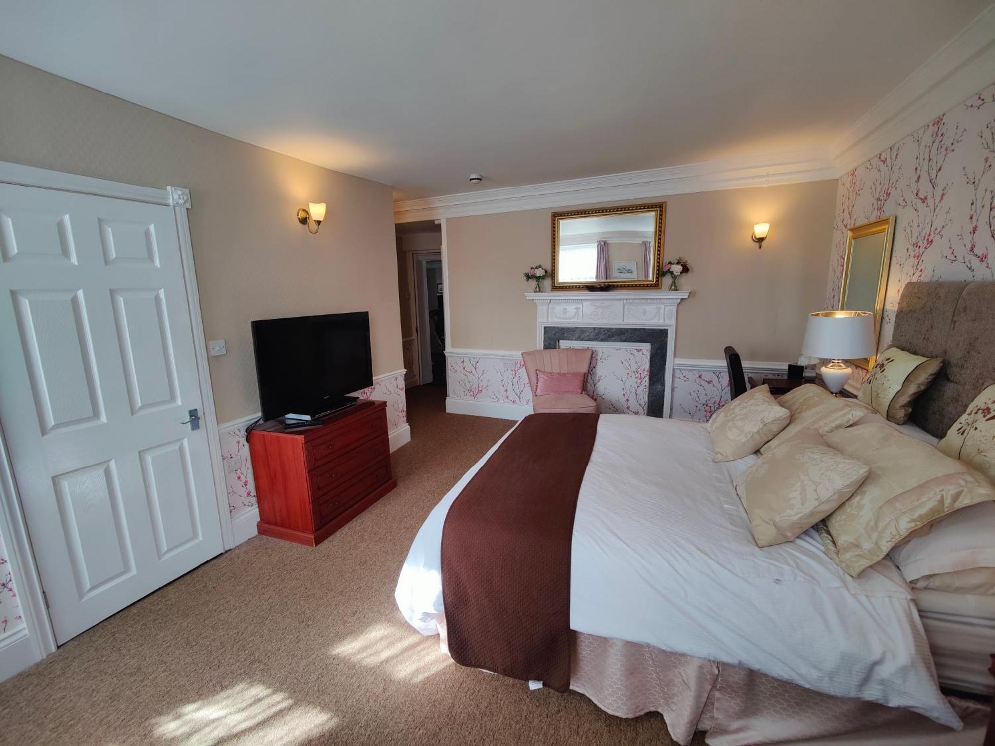 The Pack O' Cards Hotel Combe Martin Exterior photo